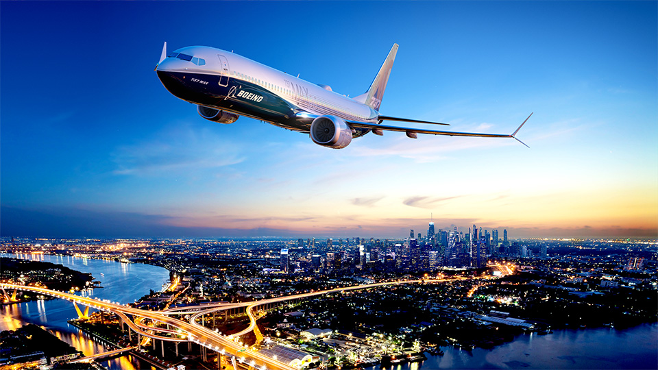 У небо піднявся абсолютно новий "Боїнг": неймовірні фото лайнера 737-10 MAX