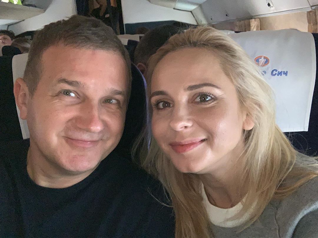 Хорошенькие: Юрий Горбунов и Лилия Ребрик улетели вдвоем в Одессу