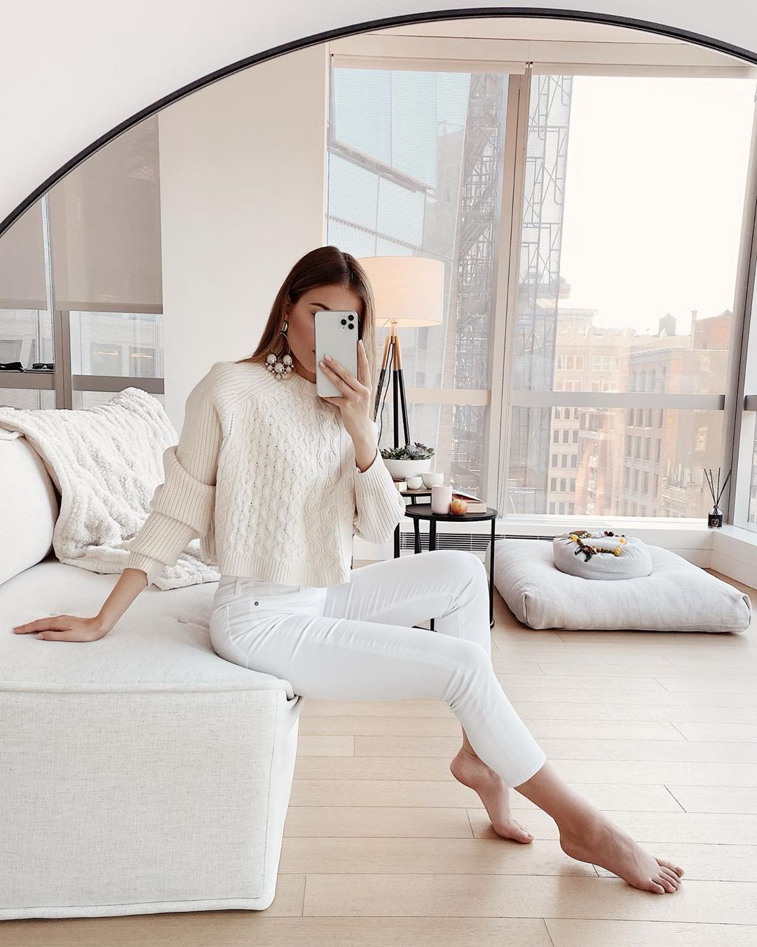 Вся в білому: внучка Софії Ротару вразила стрункістю у вишуканому образі