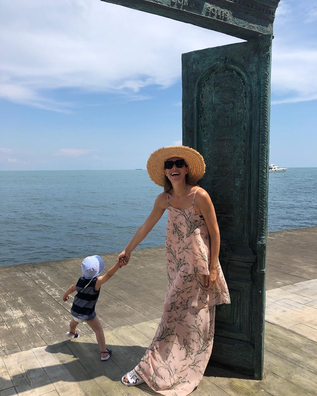 "Фотосесія закінчена": стильна Осадча зачарувала милим фото з сином