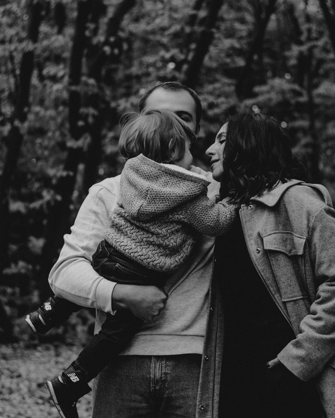 Джамала умилила нежными фото с мужем и сыном в осеннем лесу