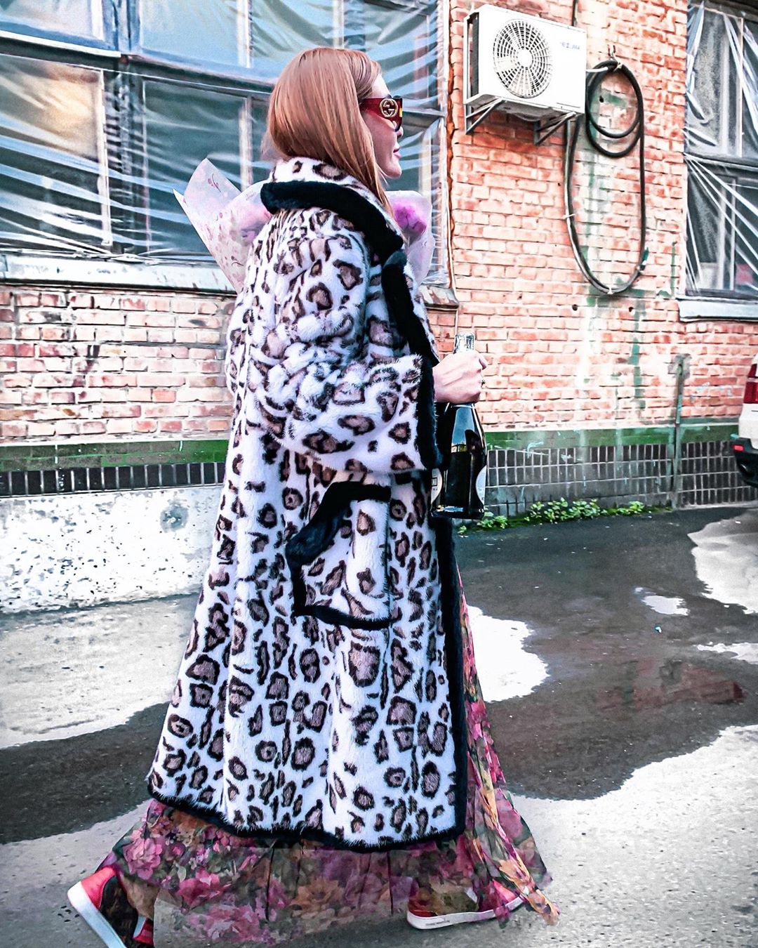 Готується до холодів: Слава з Неангелів покрасувалася в розкішних шубах