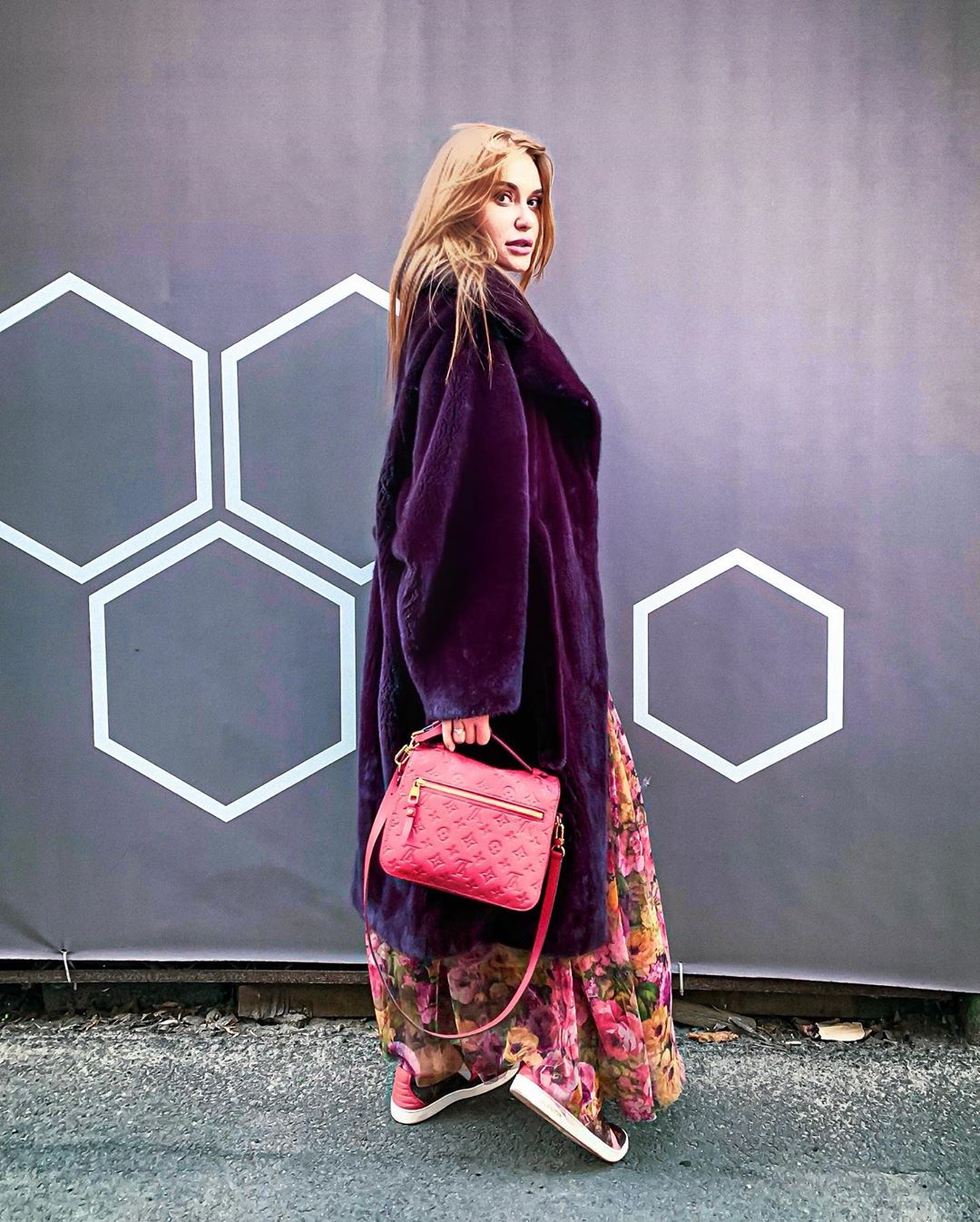 Готується до холодів: Слава з Неангелів покрасувалася в розкішних шубах