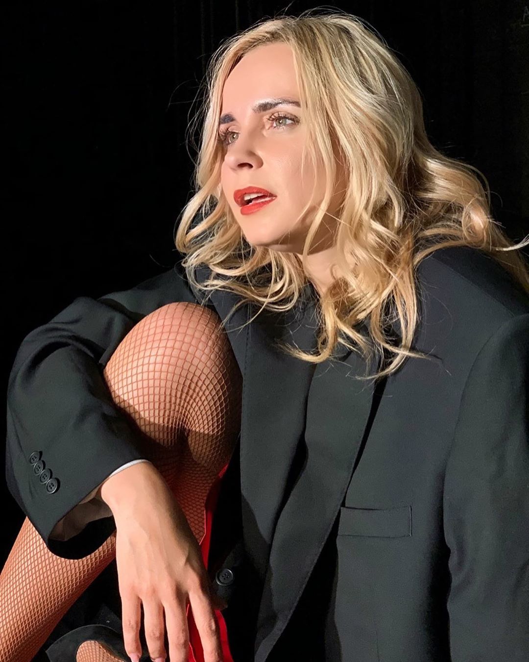 Піджак і колготки в сітку: Лілія Ребрик показала свої "закулісні будні"