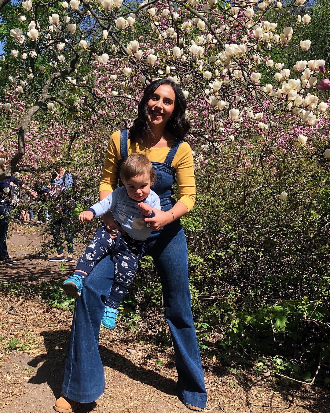 Мамин цветочек: Джамала с сыном полюбовались цветущими магнолиями