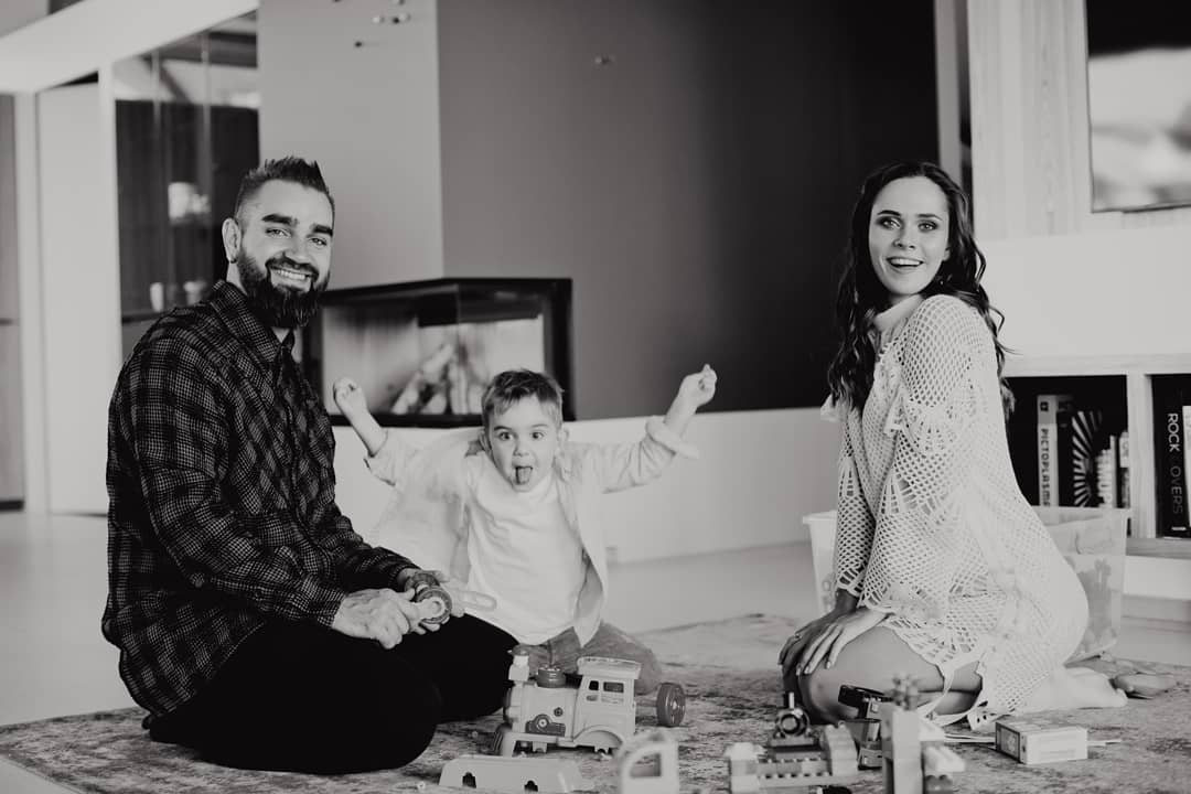 "Неймовірно милі": солістка The Hardkiss підкорила мережу сімейною фотосесією