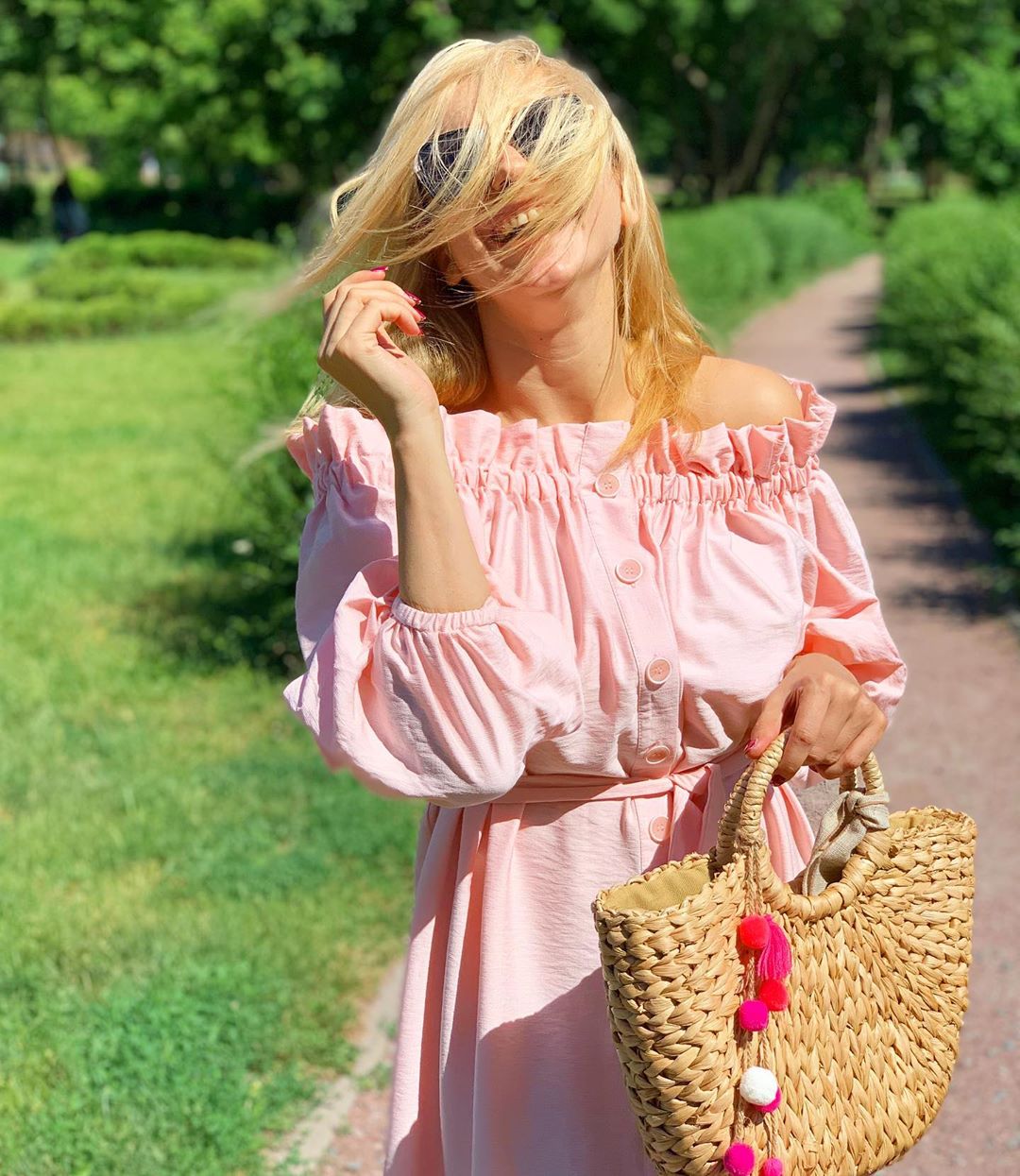 На роботу як на відпочинок: Лілія Ребрик захопила стильним літнім "луком"