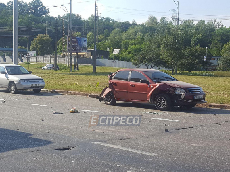 В Киеве столкнулись семь автомобилей, пострадал ребенок