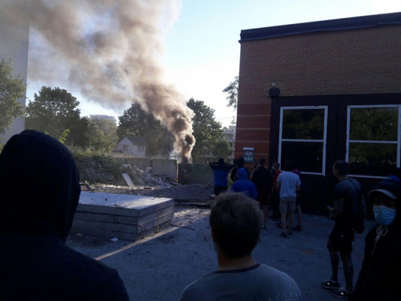 Представники "Азова" штурмують будівництво у Святошинському провулку у Києві