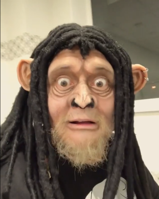 Занятное перевоплощение: экс-участник "Танцев со звездами" показал невероятный образ к Хэллоуину