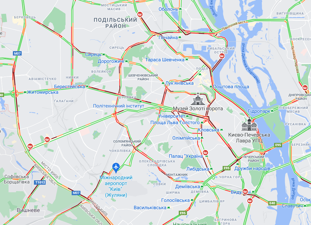 Київ під вечір знов зупинився у заторах: які вулиці краще оминути