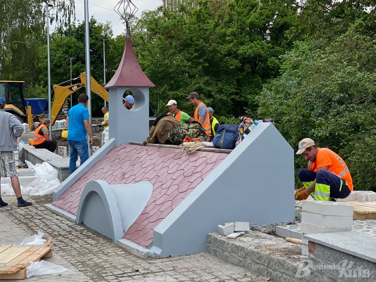 Нові фарби і арт-об'єкти: з'явилися фото Пейзажної алеї в Києві після реконструкції