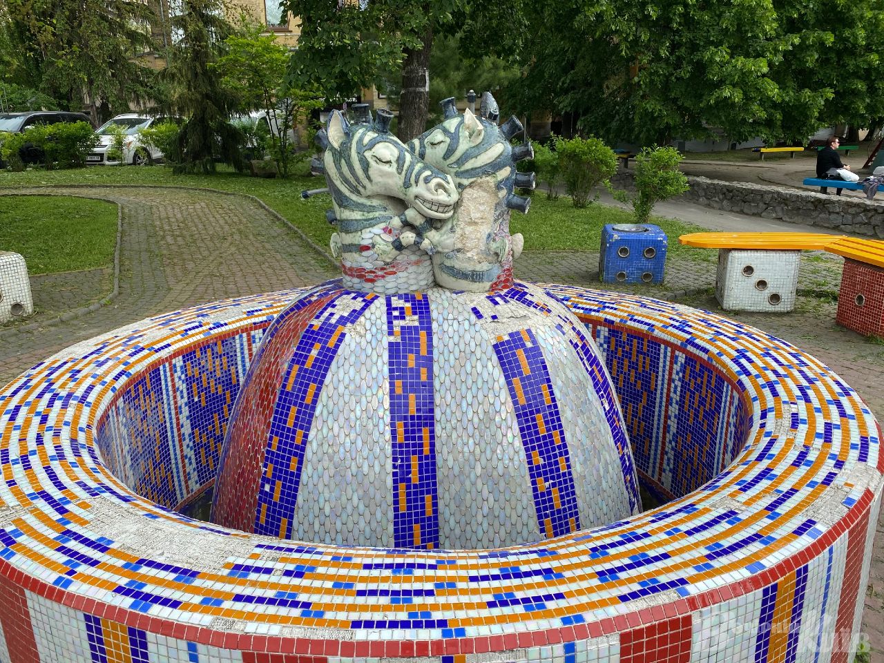 Нові фарби і арт-об'єкти: з'явилися фото Пейзажної алеї в Києві після реконструкції