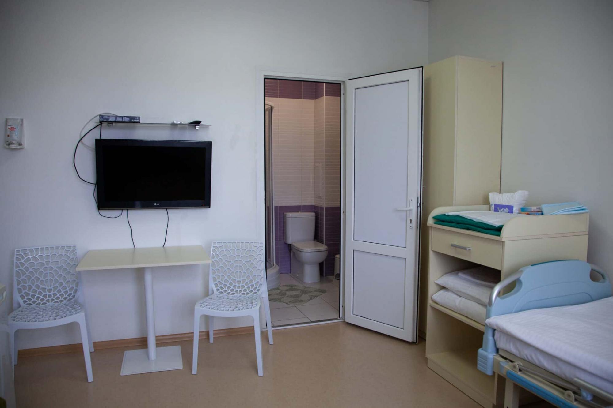 Василиса Фролова показала перше фото з новонародженим сином: їхала до пологового і ридала