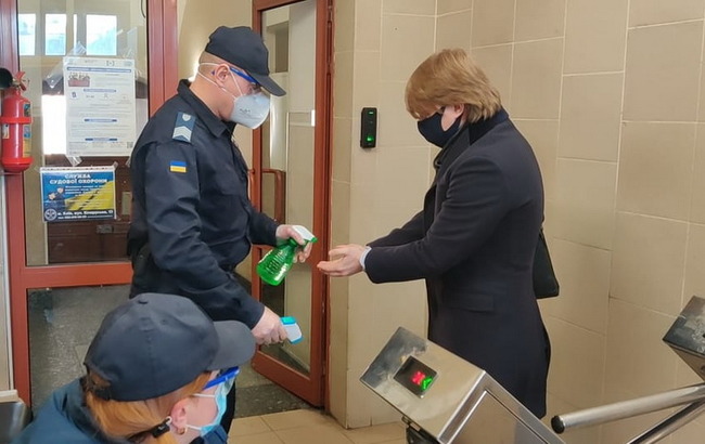 Вирусная повестка: как украинские суды работают во время карантина