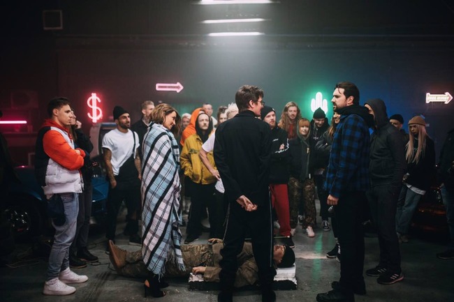 "Песня про лицо": как снимался новый дерзкий клип группы "Время и Стекло"