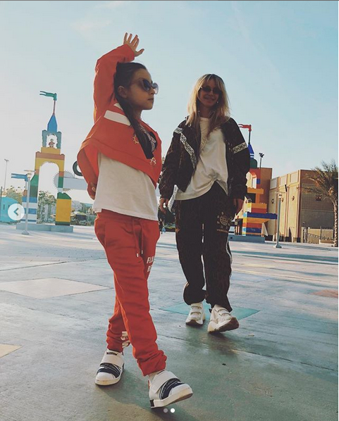 "Дві суперзірки": Світлана Лобода вийшла на прогулянку зі стильною донькою