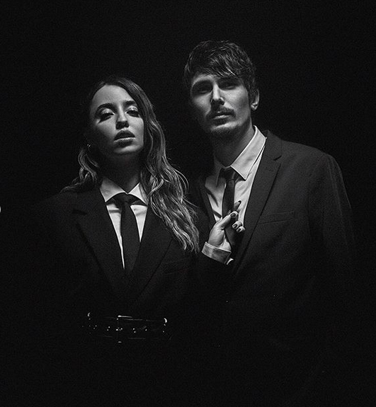 Только дым: Время и Стекло в чувственном видео показали страсти на танцполе