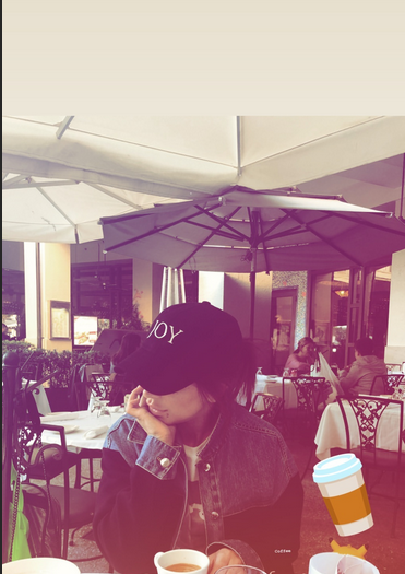 Праздник продолжается: Ани Лорак и ее муж сходили с дочерью в ресторан