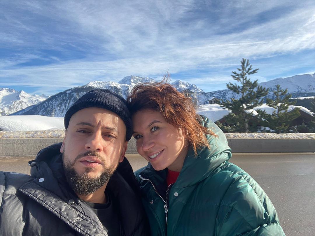 Початок року в казці: дружина MONATIK'а зачарувала атмосферними фото з чоловіком