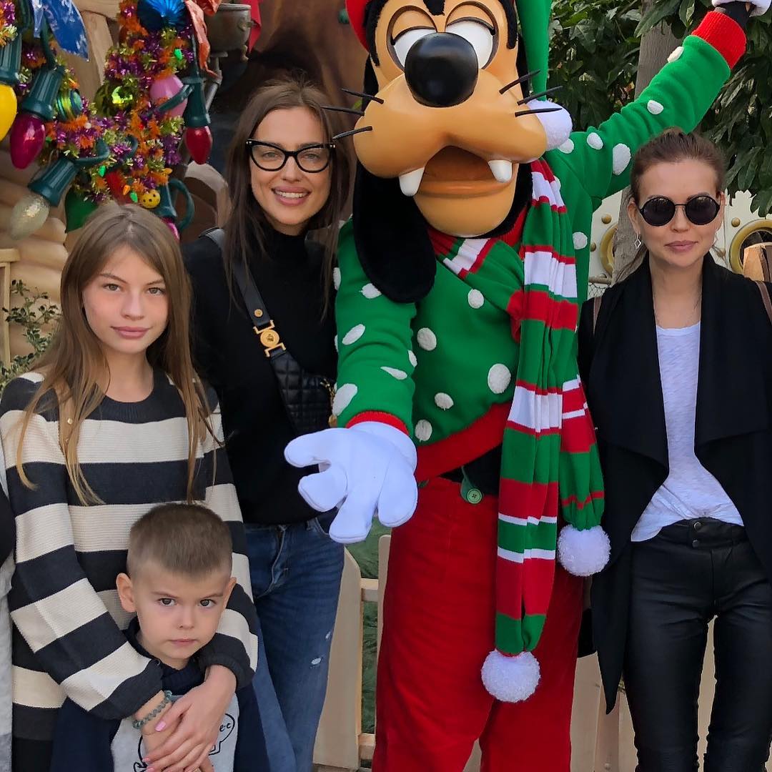 Ирина Шейк с сестрой