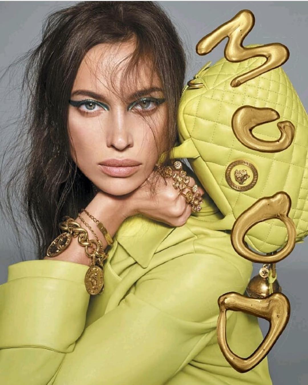 Чуттєва Ірина Шейк вразила новою зйомкою для Versace