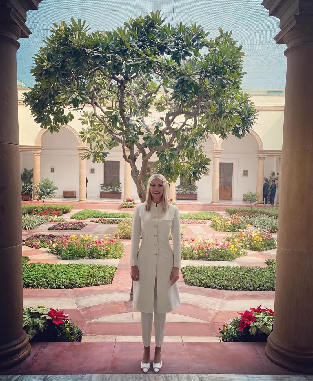 Іванка Трамп підкорила образом "індійської нареченої" в білосніжному вбранні за $1,300