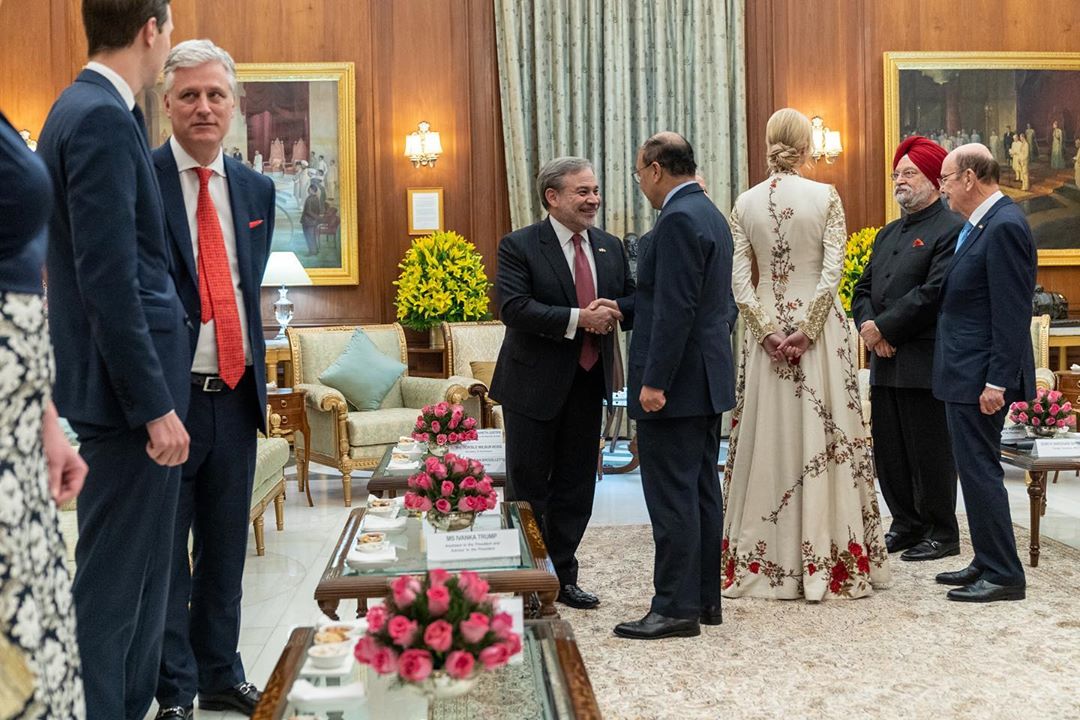 Іванка Трамп засліпила розкішним образом в білому платті, залишивши позаду мачуху