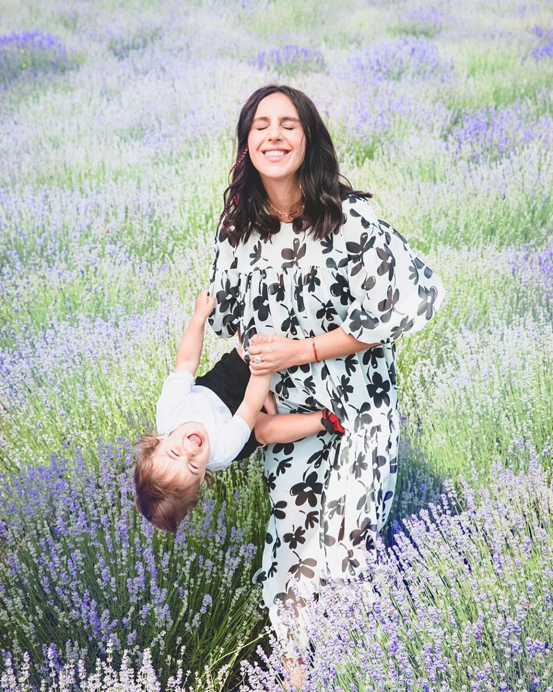 Неймовірно красиво: Джамала зворушила сімейною фотосесією в лавандовому полі