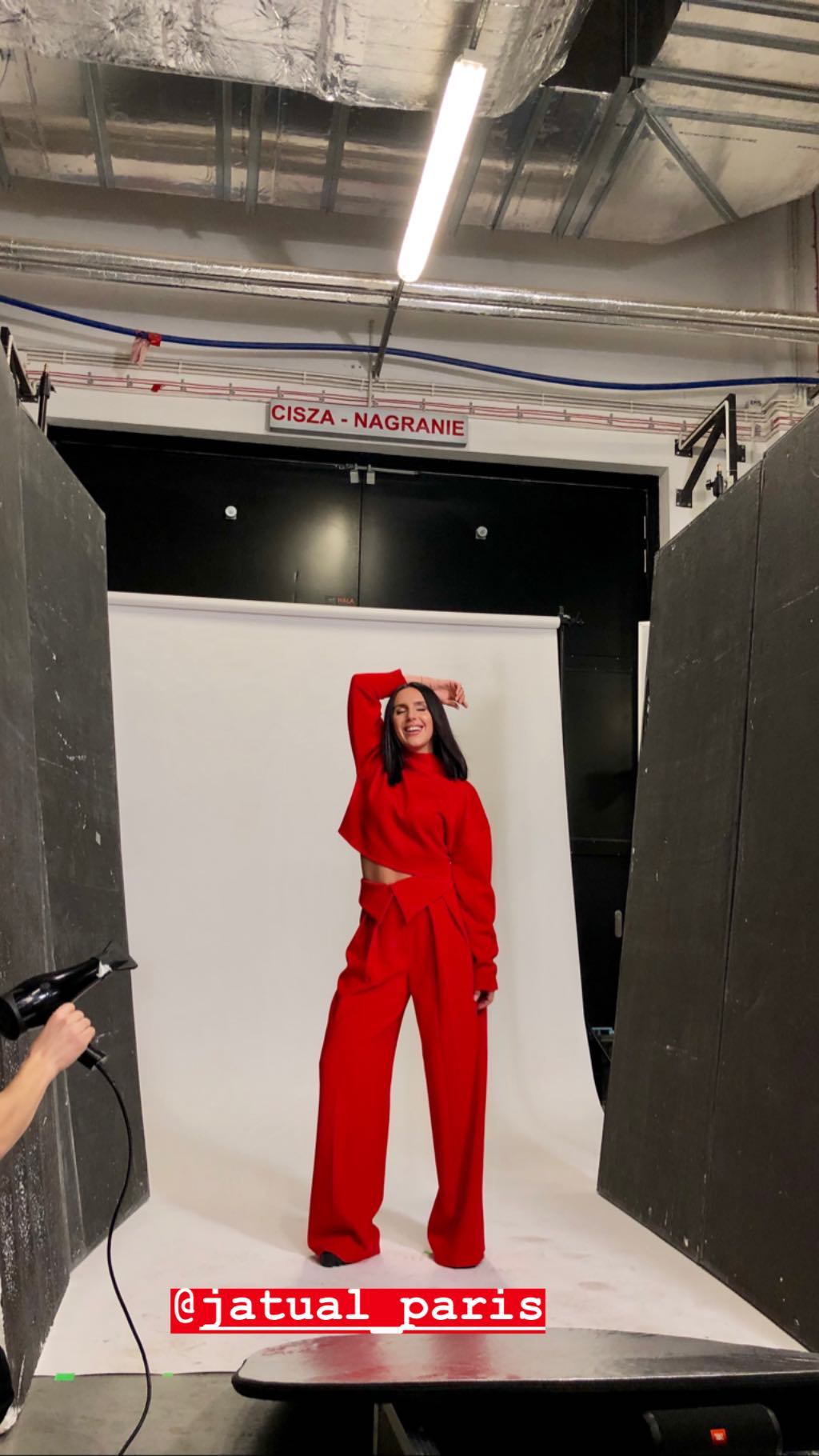 У стильному вбранні і з квітами: Джамала підкорила яскравим весняним фото