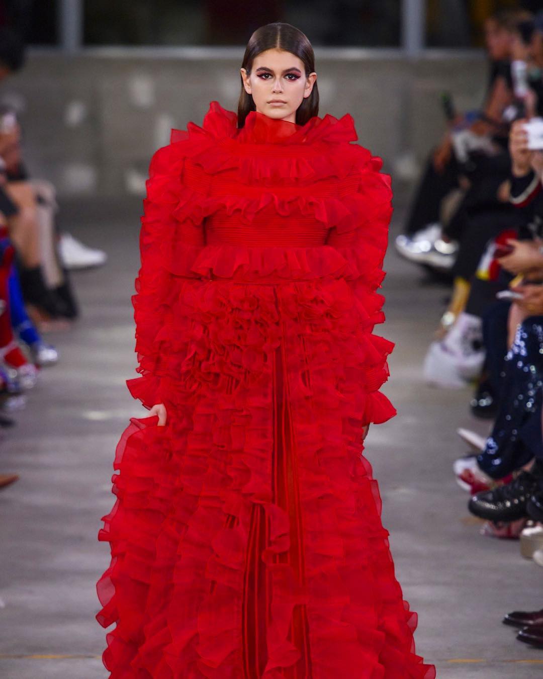 Дочка Сінді Кроуфорд в розкішному вбранні стала зіркою показу Valentino