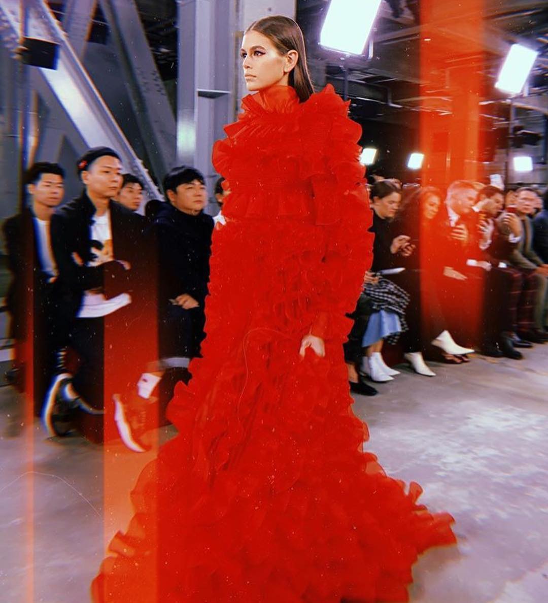 Дочка Сінді Кроуфорд в розкішному вбранні стала зіркою показу Valentino