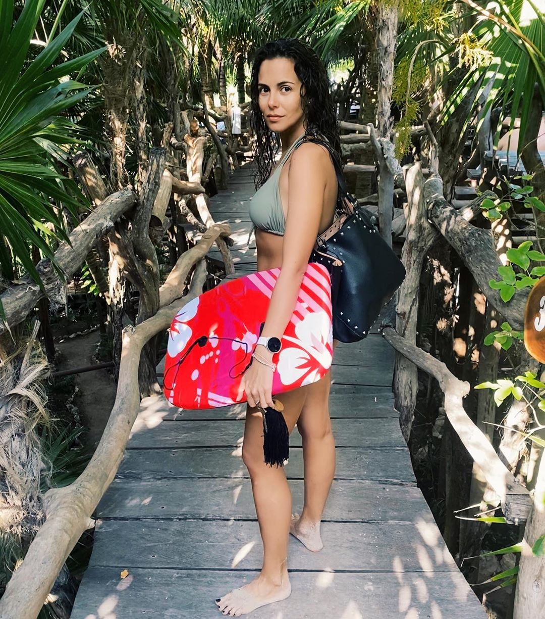 Амазонка: Настя Каменских в бикини покорила дерзким образом в мексиканских джунглях