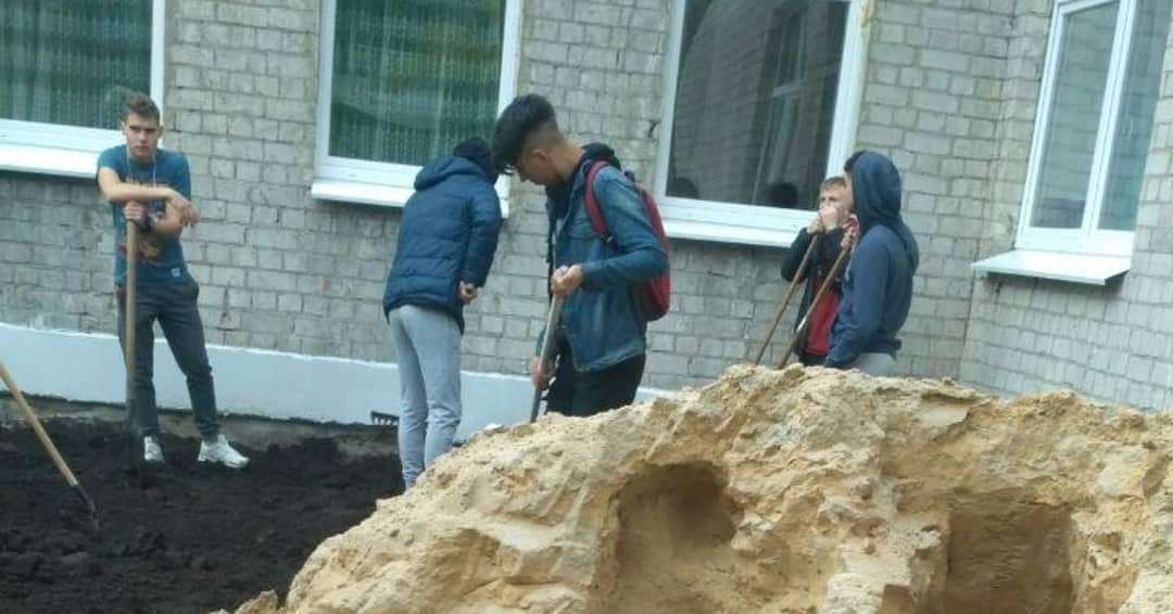 Потрібні хлопчики в робочій формі: у Харкові спалахнув страшний шкільний скандал