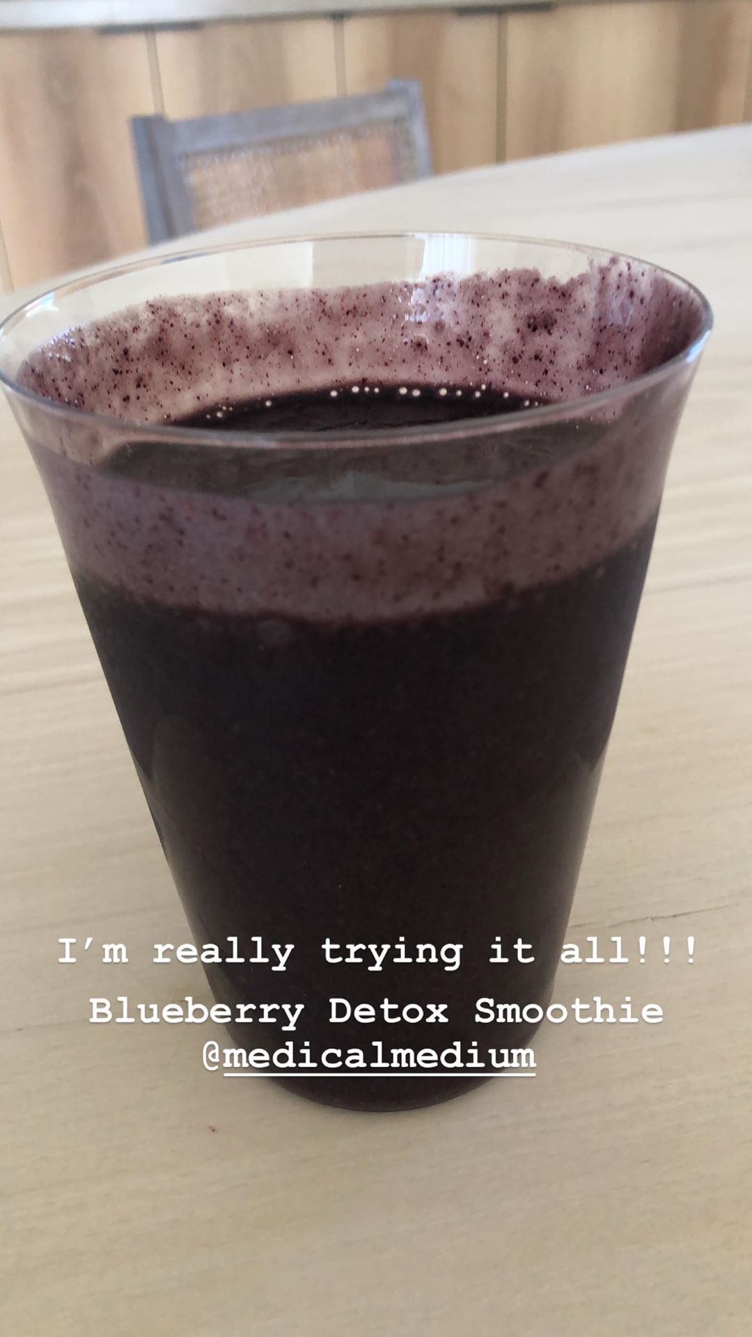 Смілива й відверта: Кім Кардашьян не побоялася показати недоліки шкіри (фото)