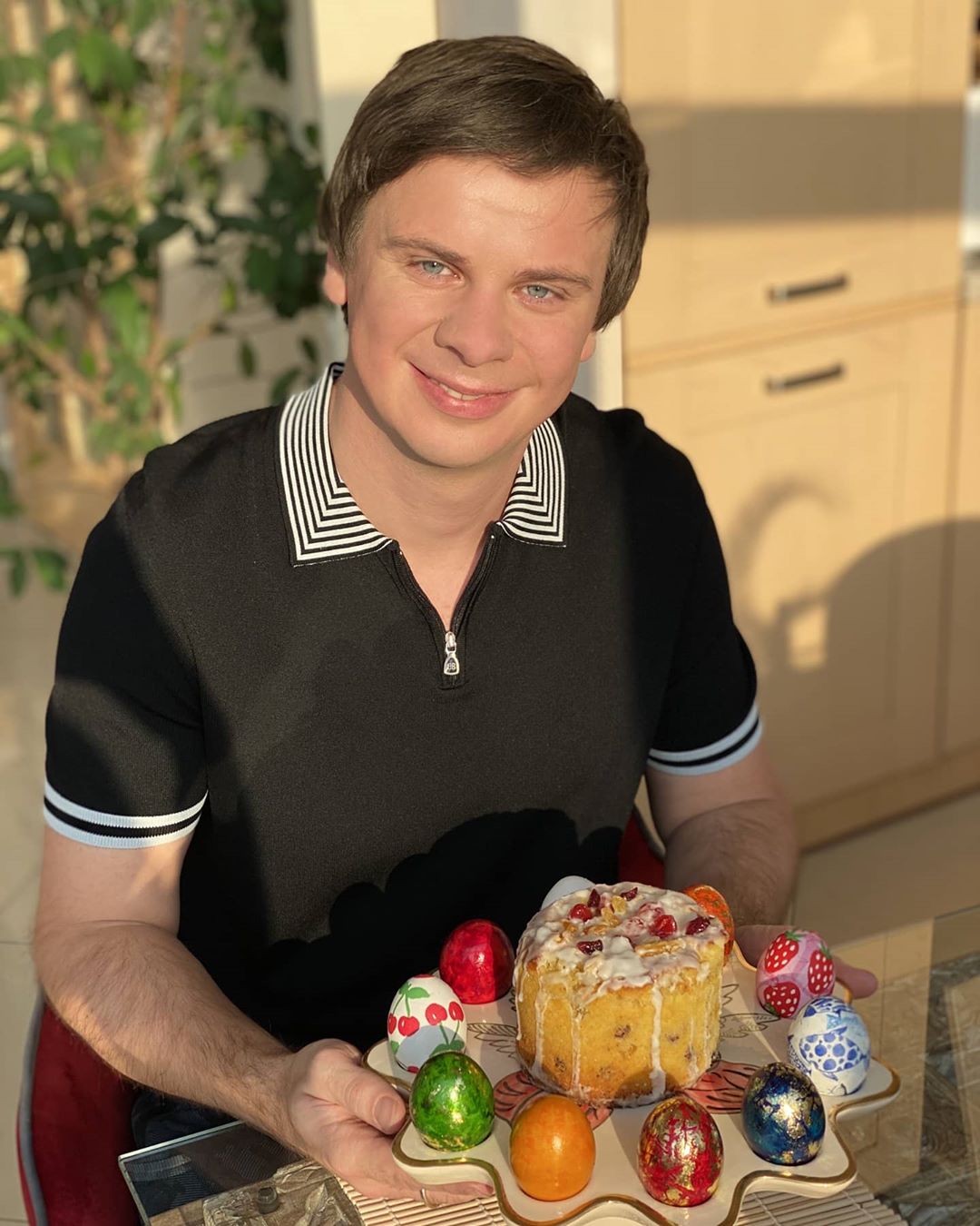 Первая в нашей семейной жизни: Дмитрий Комаров похвастался паской, что испекла его жена