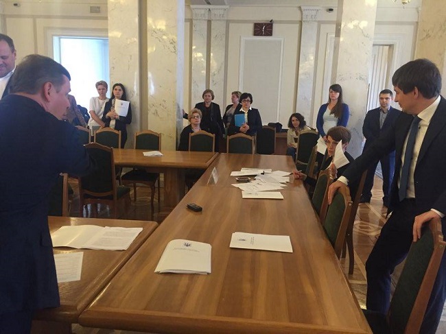 Профільний комітет ініціює службове розслідування проти Насірова