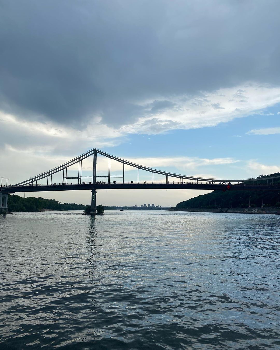 Красотка! Катя Осадчая в купальнике показала семейную прогулку по Днепру