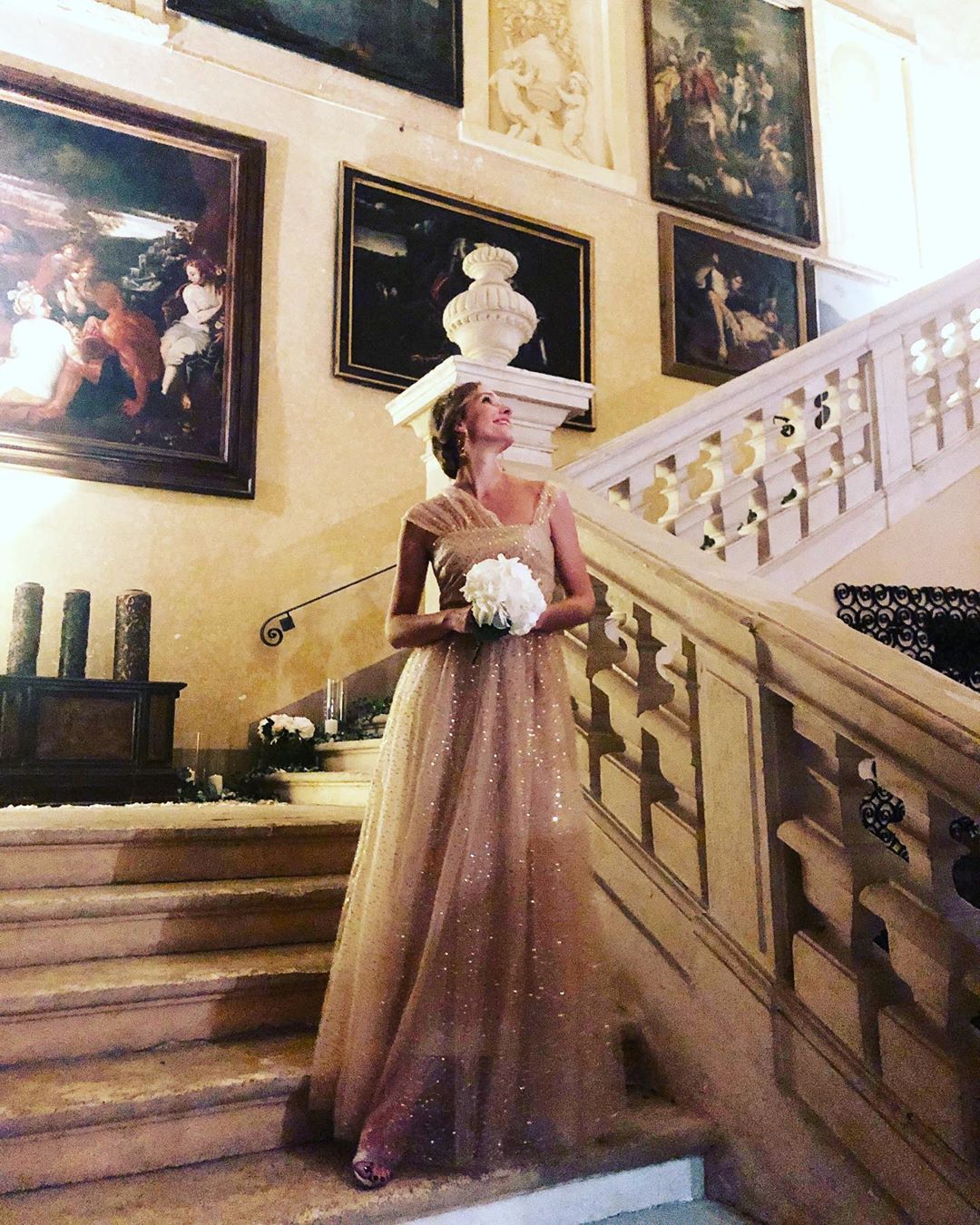 Итальянский марафон: Катя Осадчая восхитила нежным образом в воздушном платье