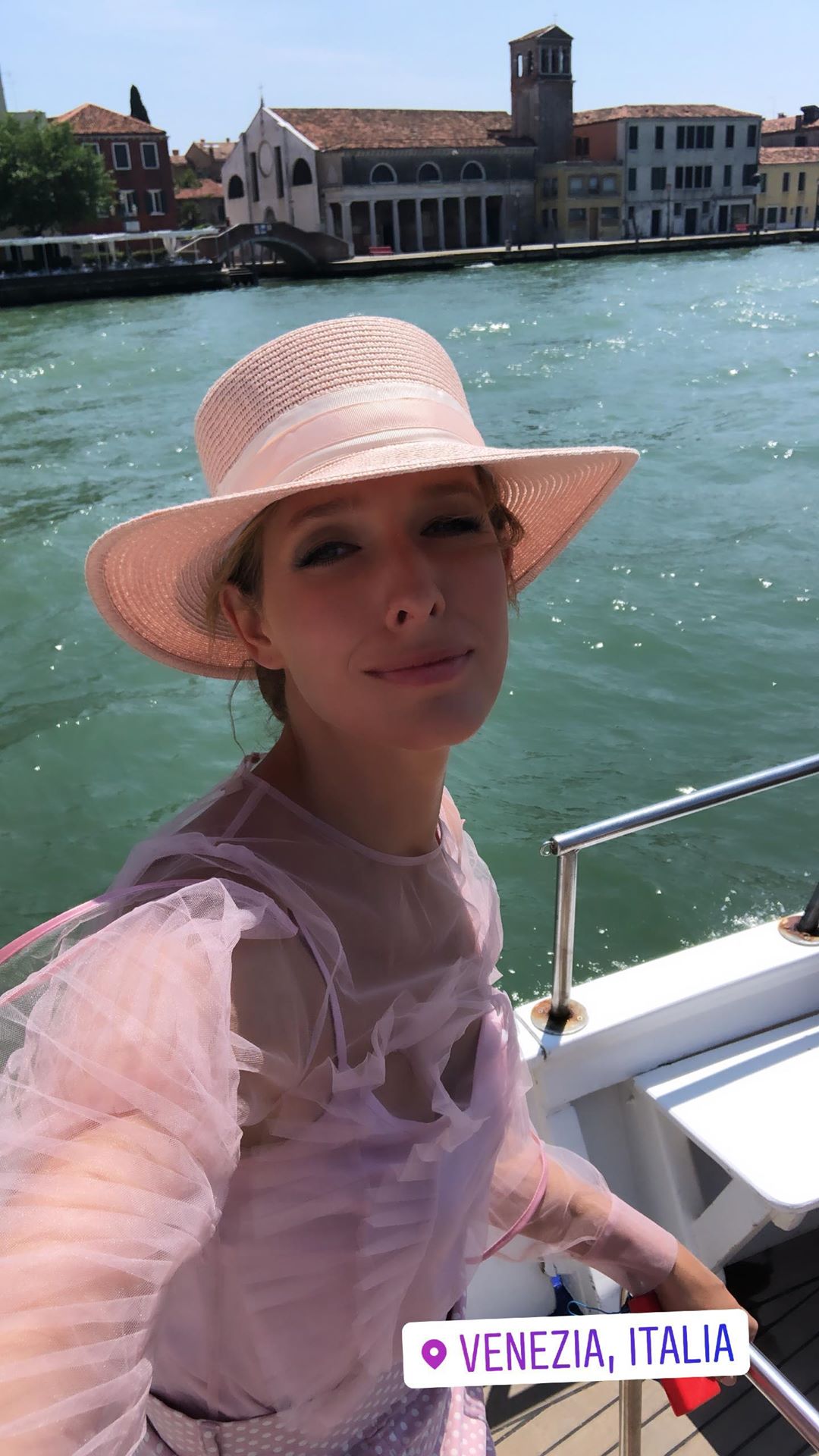 Итальянский марафон: Катя Осадчая восхитила нежным образом в воздушном платье