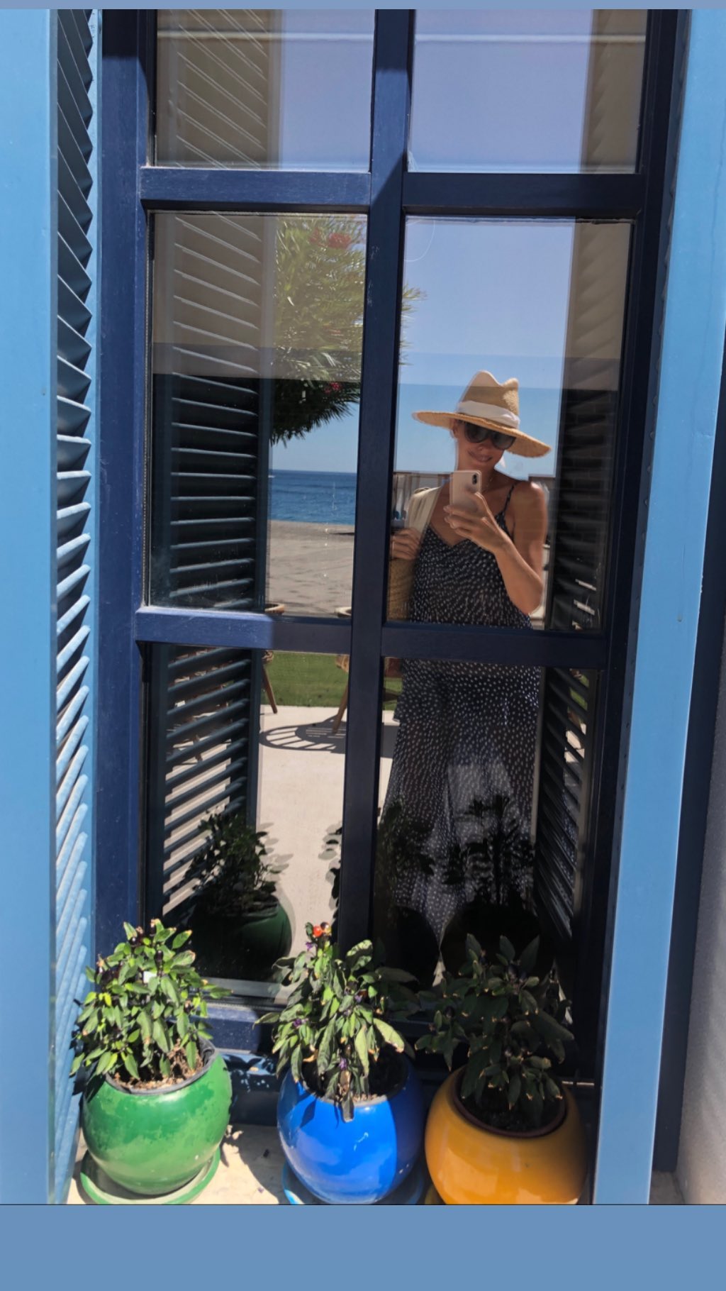 Життя в синіх барвах: Катя Осадча надихнула ультрастильным образом з Туреччини