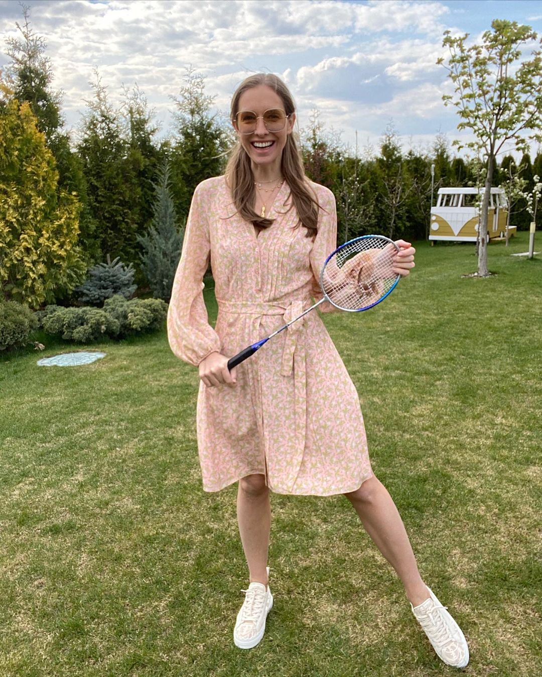 Босая и без макияжа: Катя Осадчая очаровала романтичным хиппи-образом