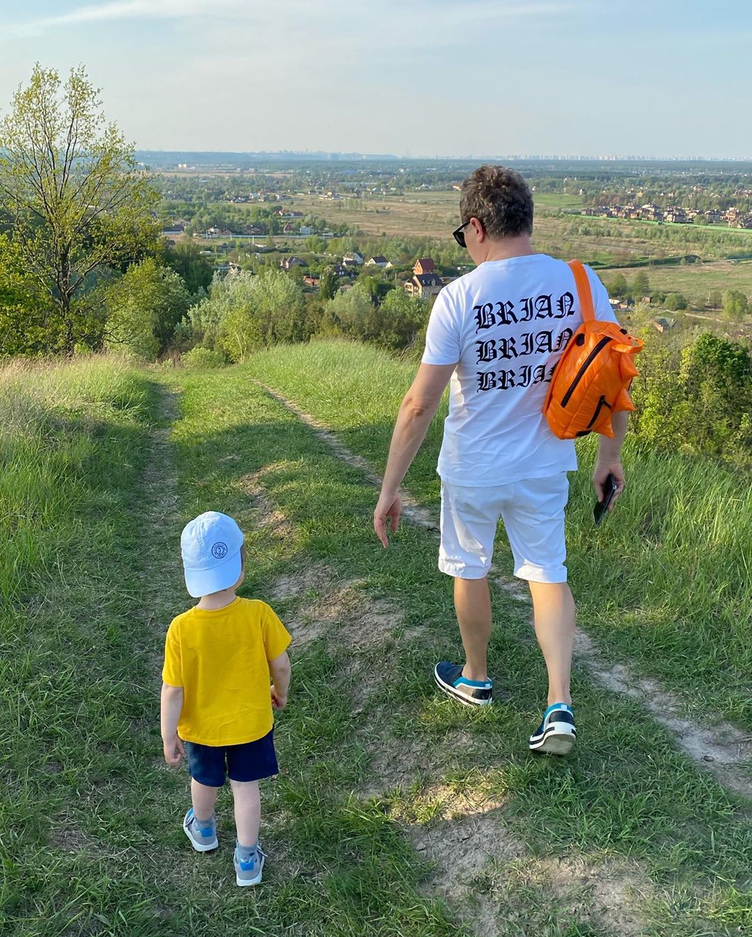 Справжня модель: Катя Осадча показала несподіваний образ в міні-шортах