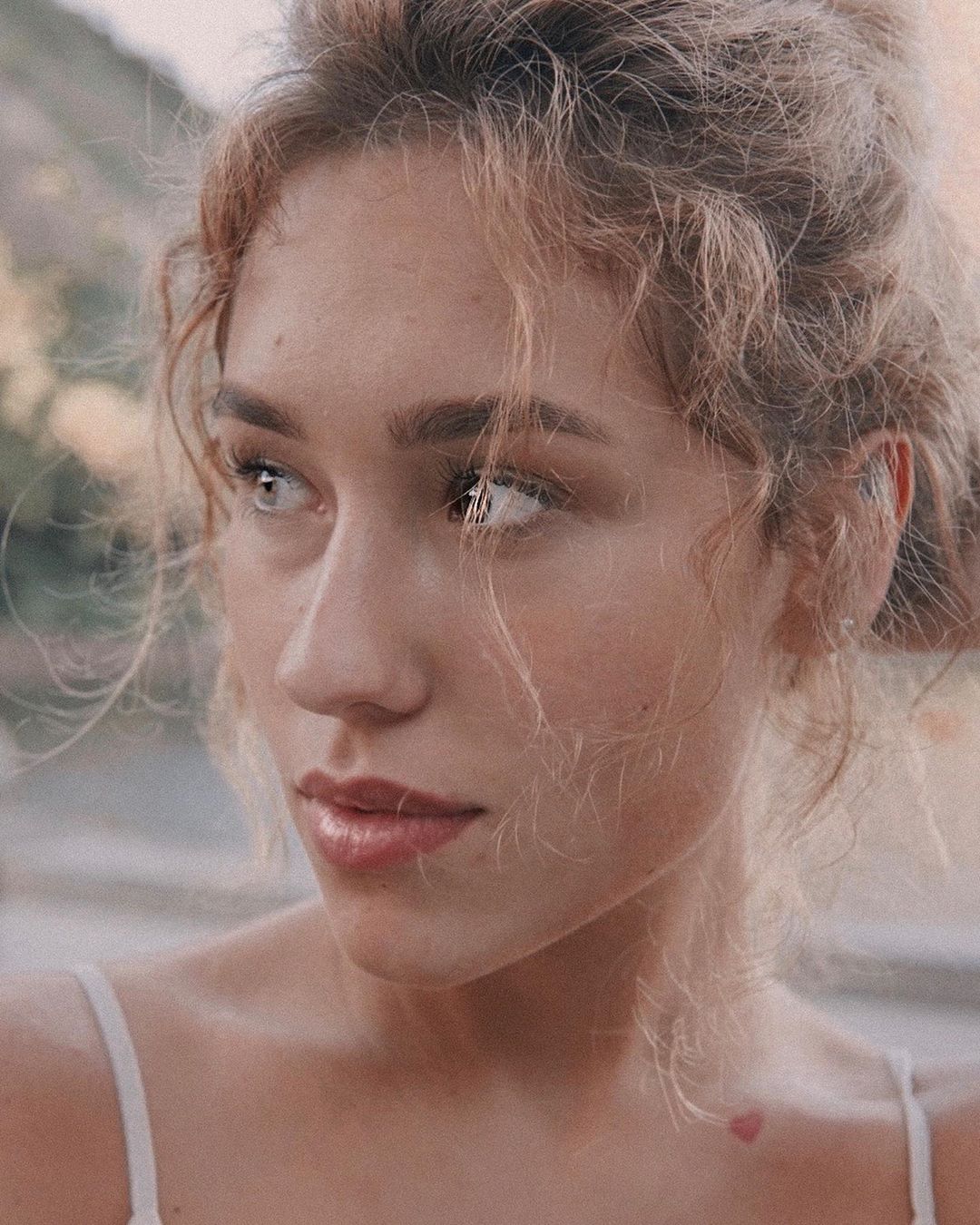 Так меня видит будущий муж: невеста Холостяка 9 засветила тату в необычном месте