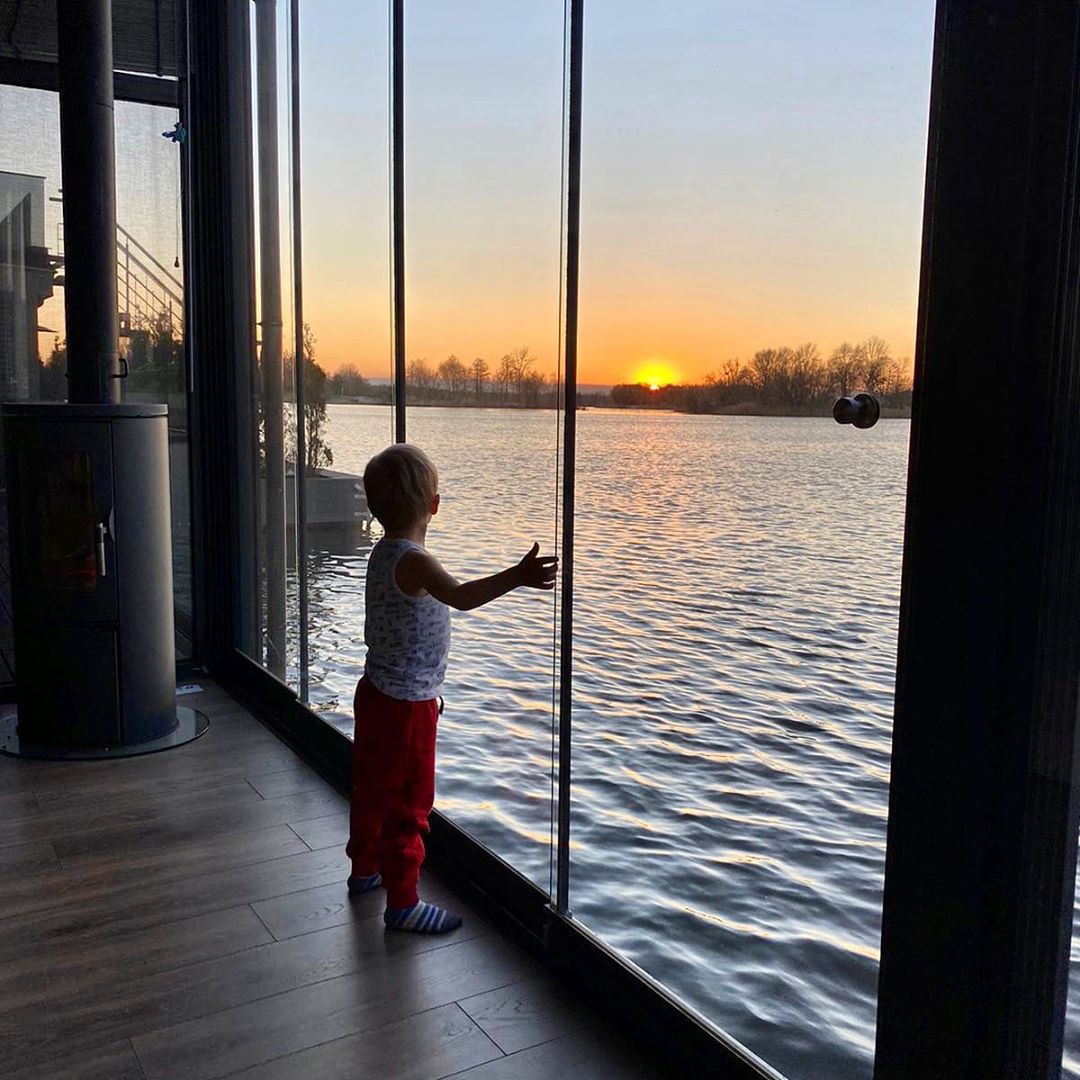 Сонечко дивиться на мене: Олена Кравець підкорила рідкісним фото підрослого сина