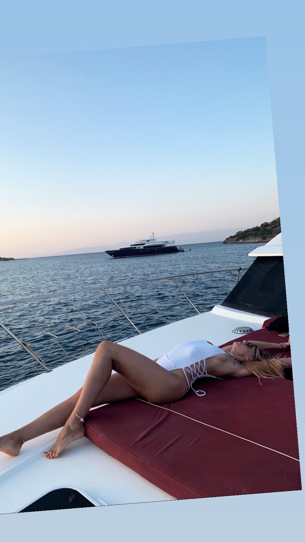 "Ух, какая": Леся Никитюк вызвала фурор в сети фото в "голом" купальнике