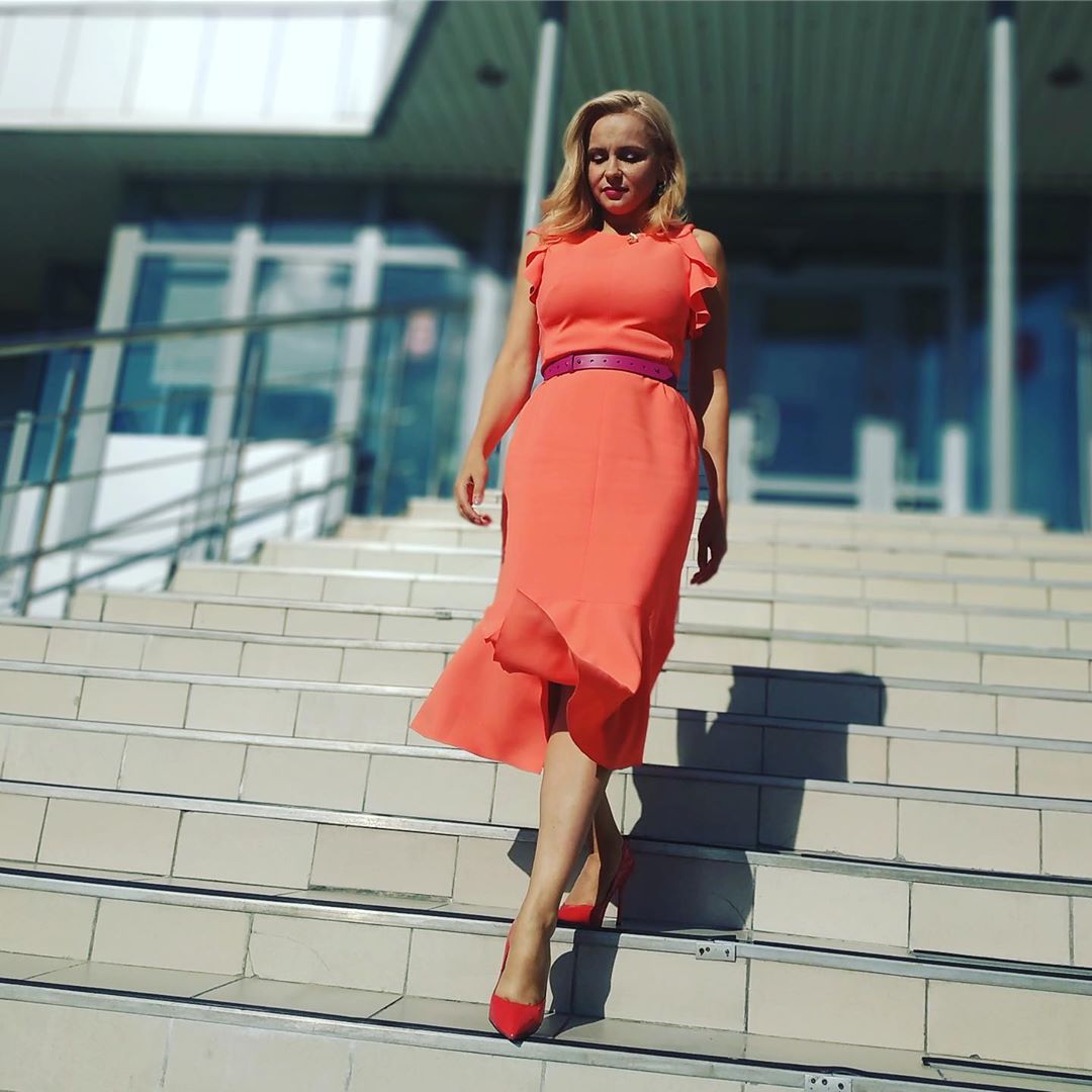 "Морковочка": Лилия Ребрик восхитила тонкой талией в облегающем платье