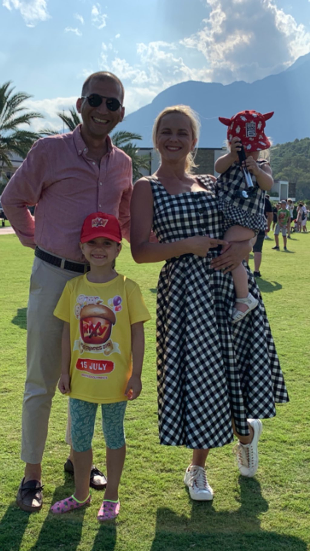 Міні-Ліля: Ребрик з молодшою донькою красуються в схожих вбраннях