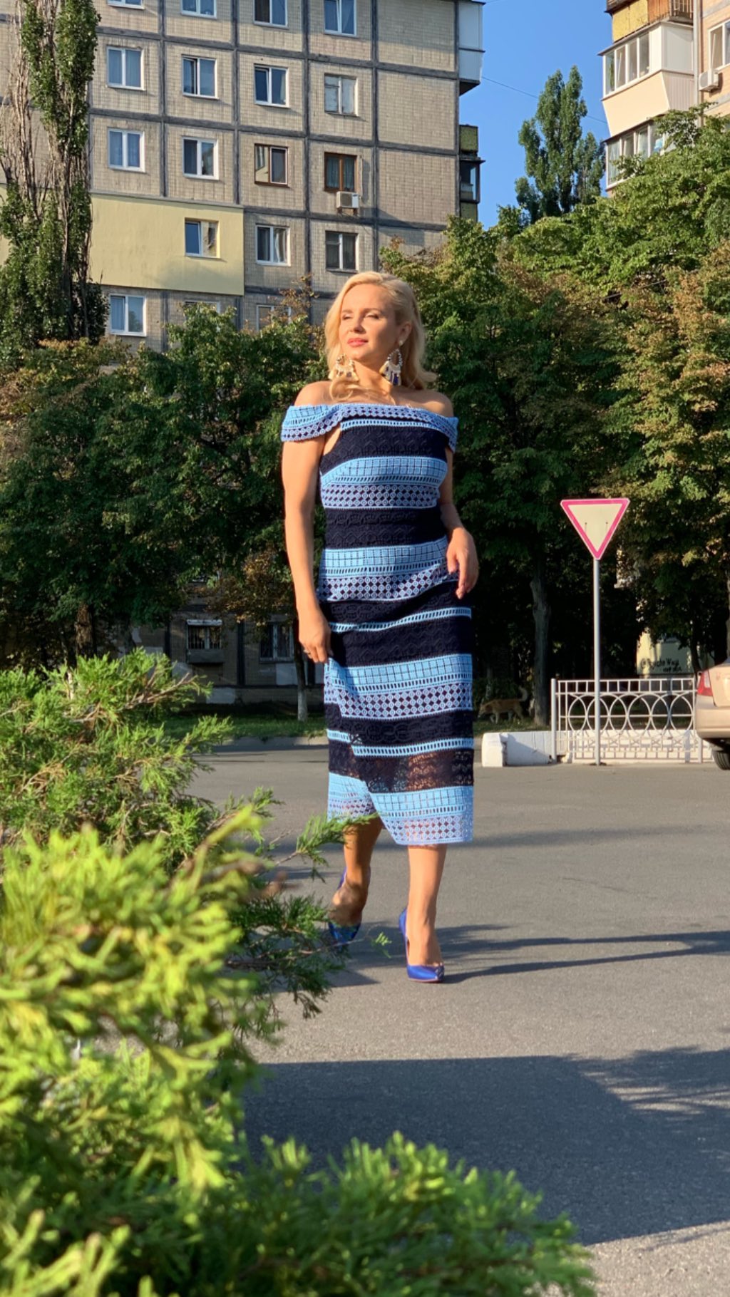 "Чарівна": Лілія Ребрик зачарувала фігурою в небесно-блакитній сукні