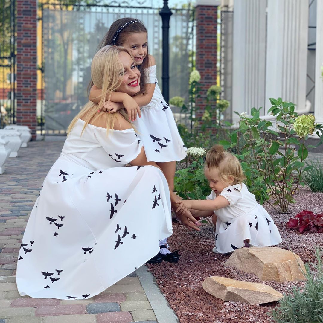 "Красавицы в птичках": Лилия Ребрик показала дочек-моделей в нежной фотосессии